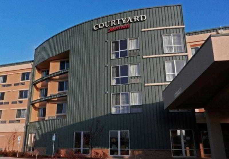 Courtyard Milwaukee Airport photo 1