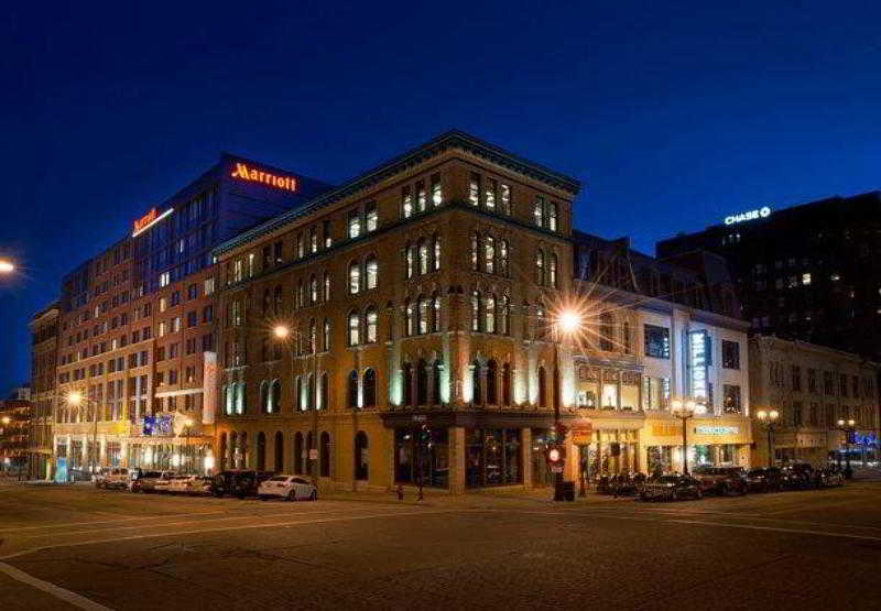 Milwaukee Marriott Downtown 3