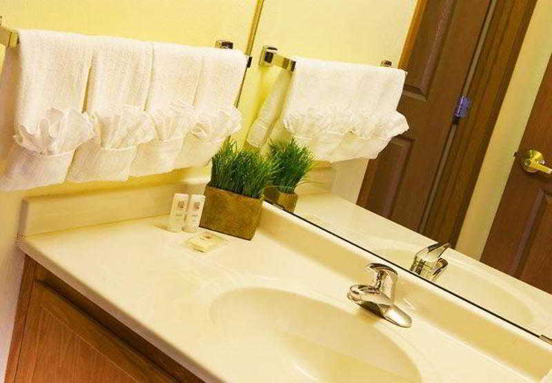Towneplace Suites Milwaukee Brookfield photo 1