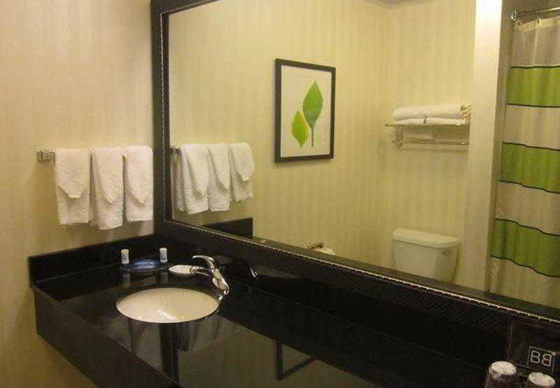 Fairfield Inn & Suites Omaha Downtown 4