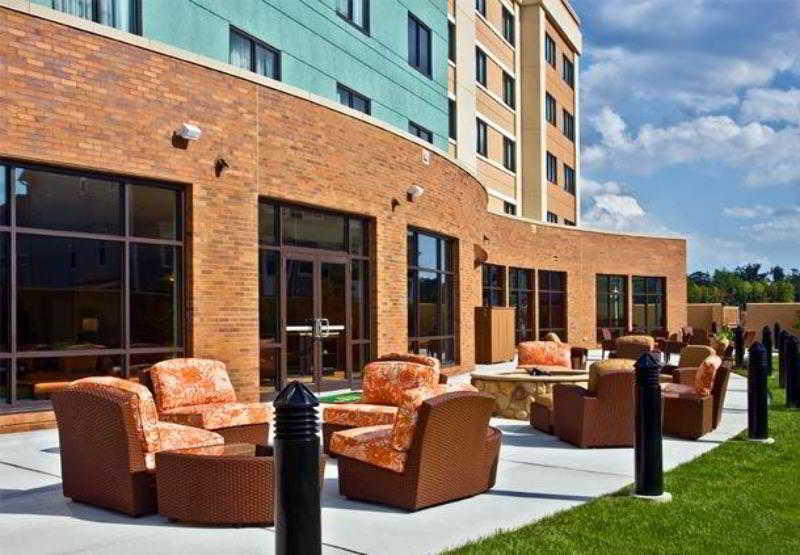 Courtyard Newport News Airport 4