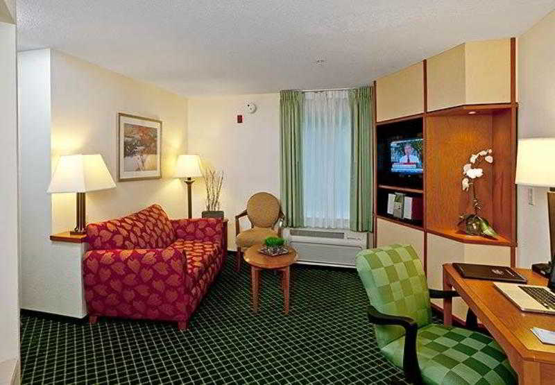 Fairfield Inn And Suites Brunswick Freeport photo 1