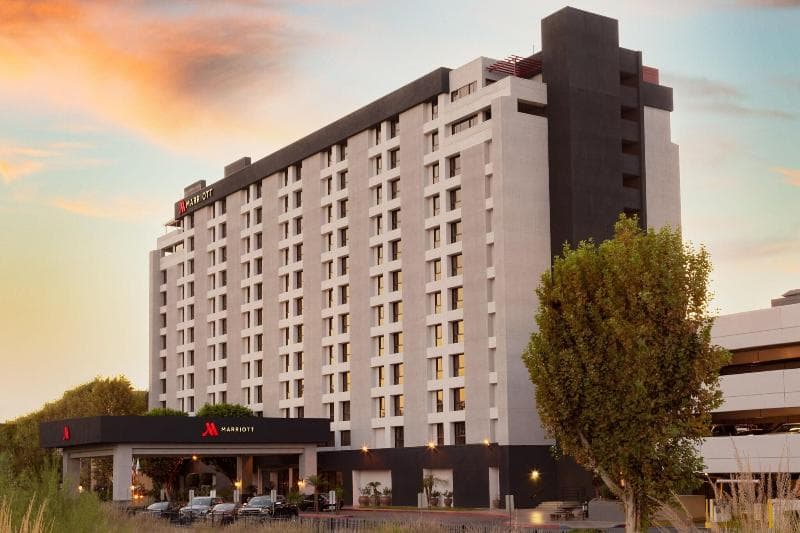 Marriott Riverside At The Convention Center photo 1