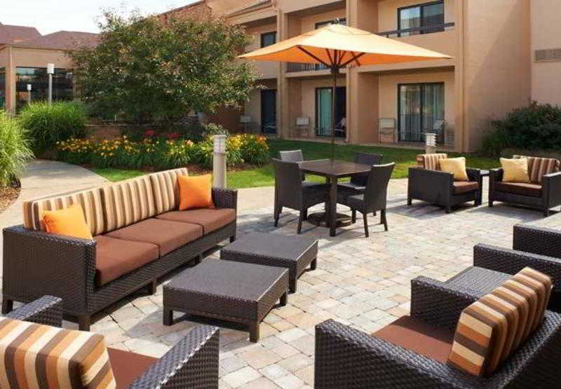 Courtyard Rockford 4