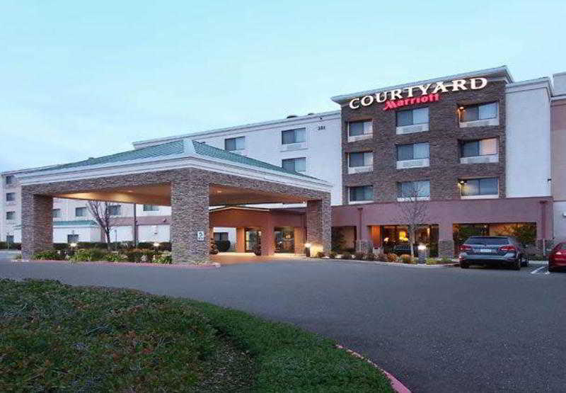 Courtyard Roseville Galeria Mall Creekside Ridge 2