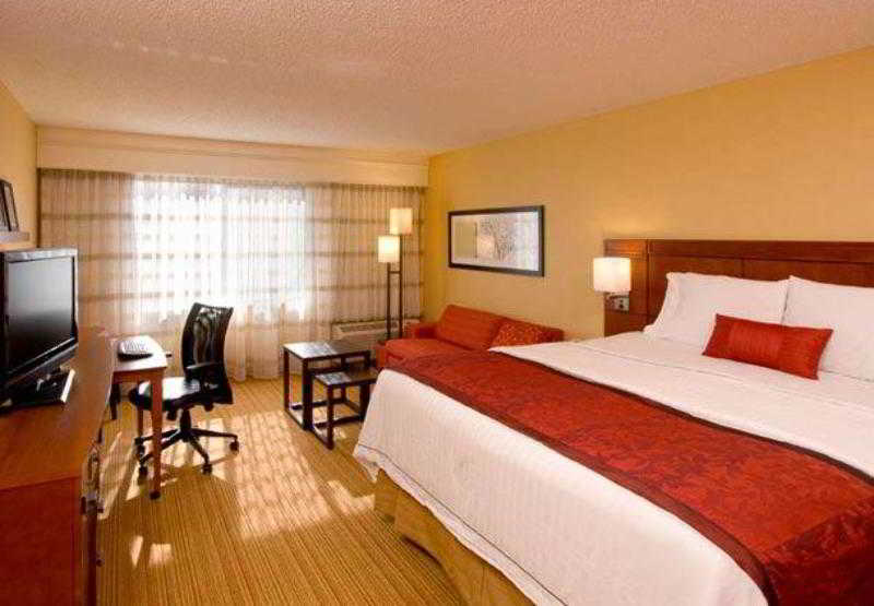 Courtyard By Marriott Sandy 2
