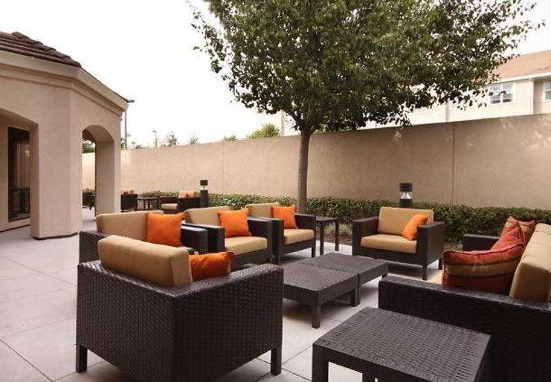 Courtyard Salinas Monterey photo 1