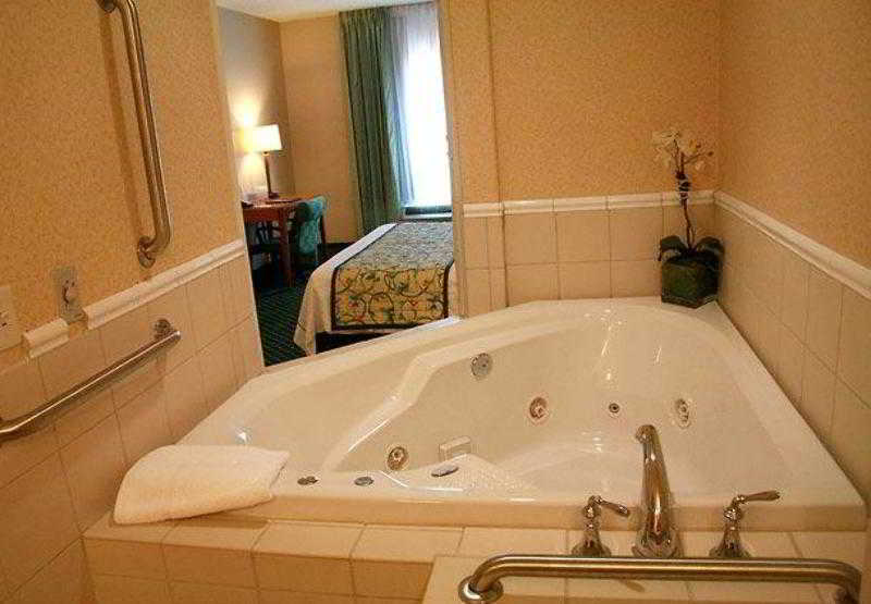 Fairfield Inn And Suites By Marriott Toledo North photo 1