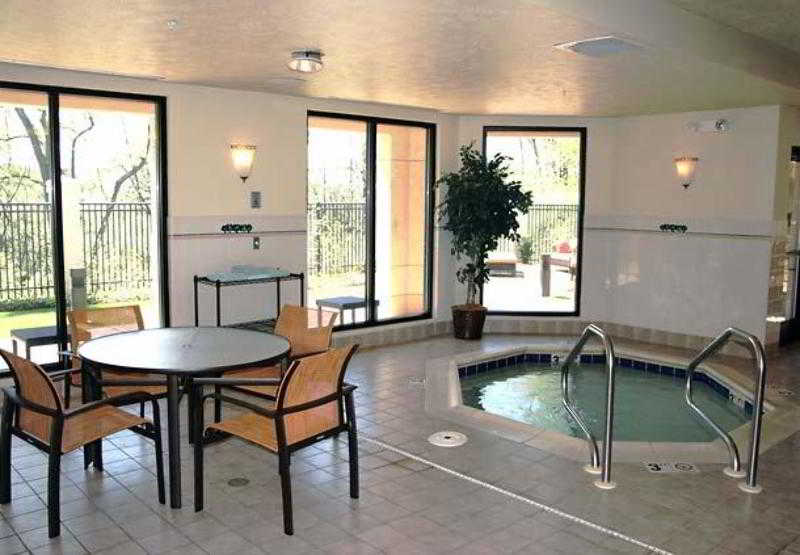 Courtyard Traverse City photo 1