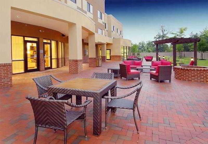 Courtyard Waldorf 3