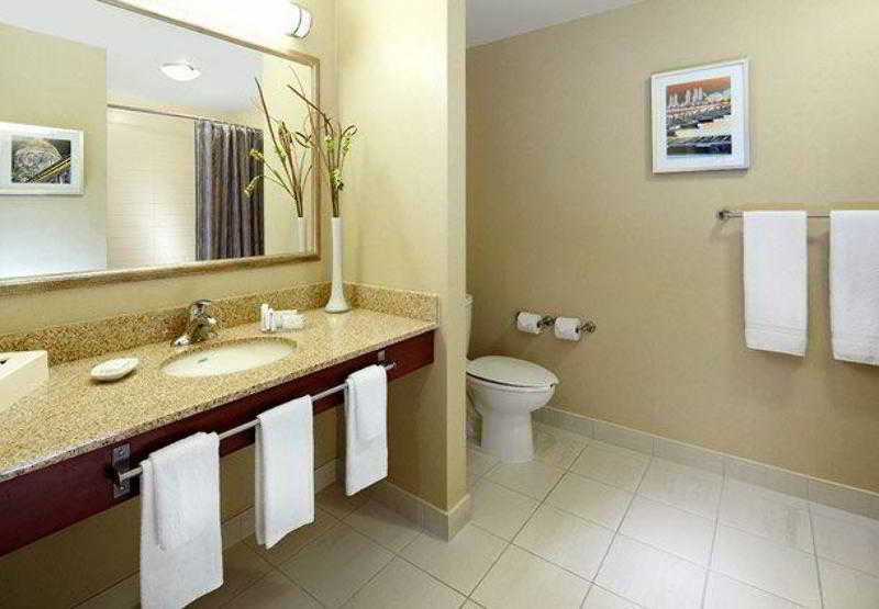 Fairfield Inn & Suites Montreal Airport 4