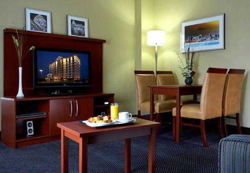 Fairfield Inn & Suites Montreal Airport 3