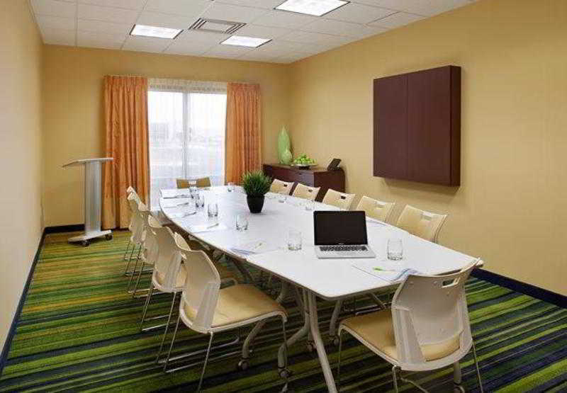 Fairfield Inn & Suites Toronto Mississauga 4