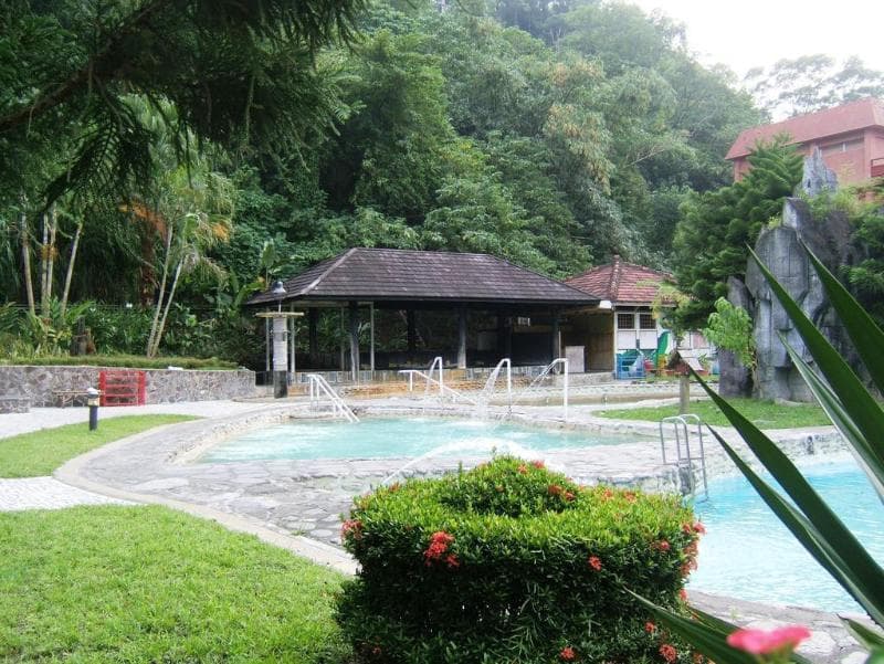 Rainbow Resort 5