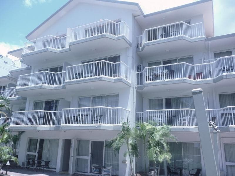 Outrigger Burleigh 2