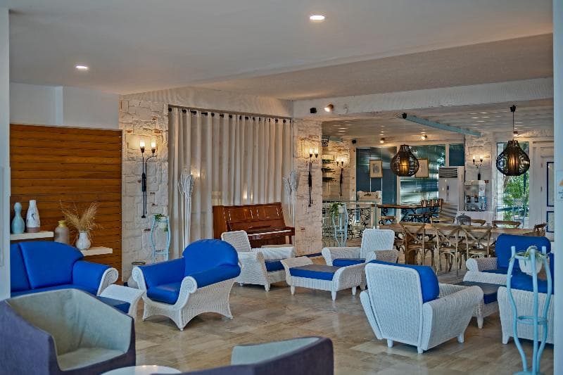 Charm Beach Hotel 4