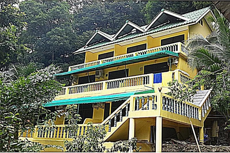 Island Lodge main