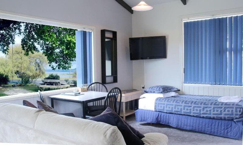 Waiteti Lakefront Motel photo 1