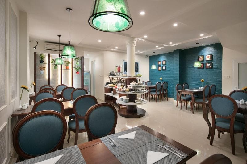 Holiday Emerald Hotel 5