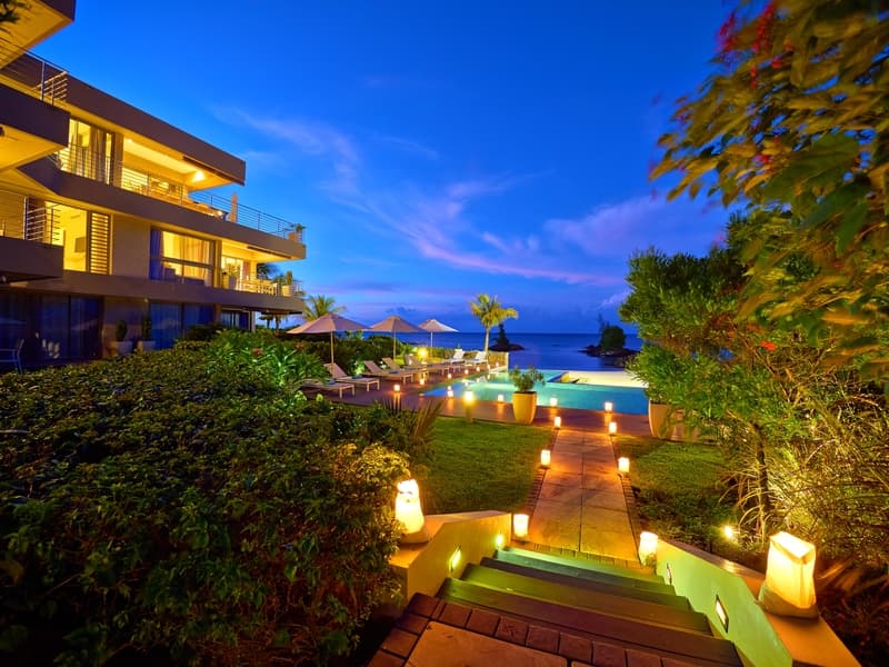 Bon Azur Beachfront Suites & Penthouses By Lov photo 1