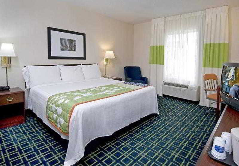 Fairfield Inn & Suites Boston Milford 1