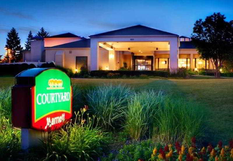 Courtyard By Marriott Chicago Deerfield 3