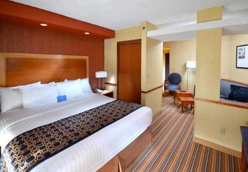 Fairfield Inn & Suites Charlottesville North 3