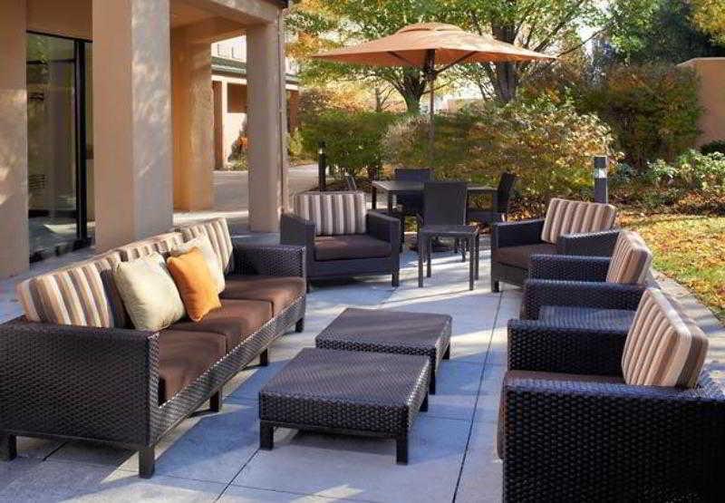 Courtyard By Marriott Detroit Utica 4