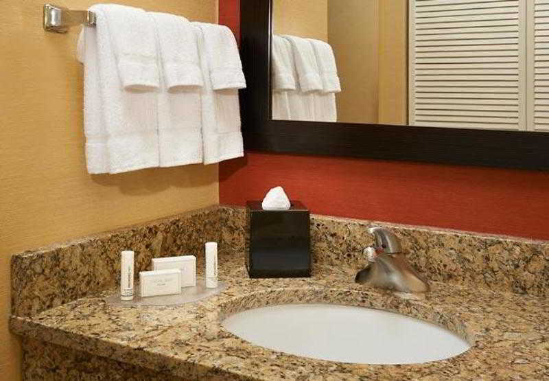 Courtyard By Marriott Detroit Utica photo 1