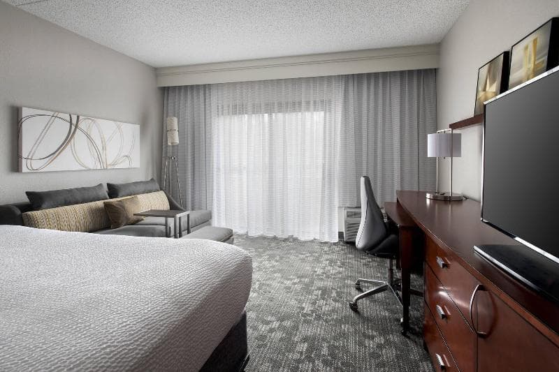 Courtyard By Marriott Lincroft Red Bank 4