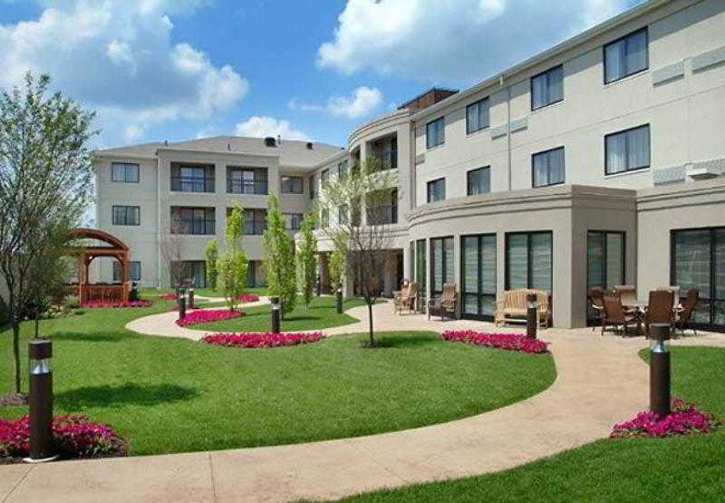 Courtyard Wall At Monmouth Shores Corporate Park 5