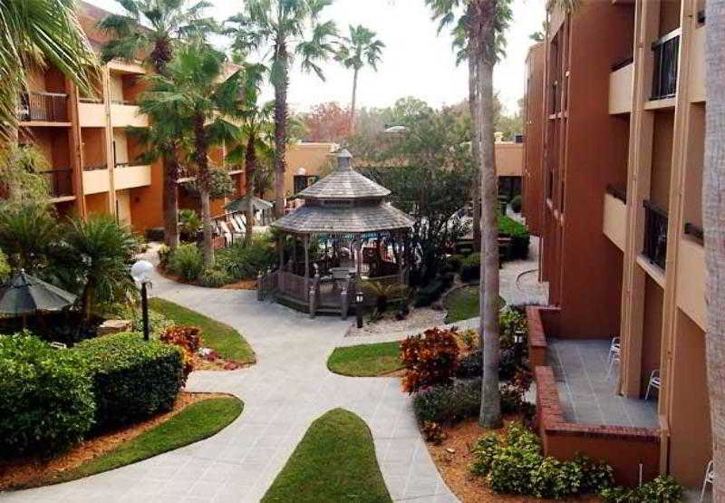 Courtyard Melbourne West 2