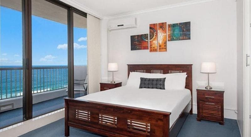 Surfers International Apartments 5