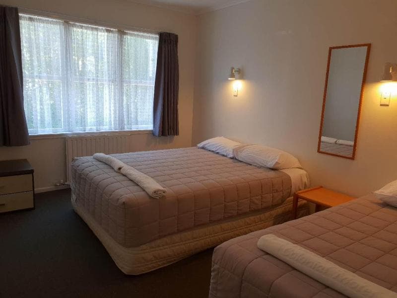 Kowhai And Colonial Motel 2
