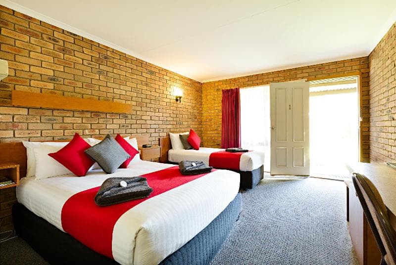 Statesman Motor Inn 3