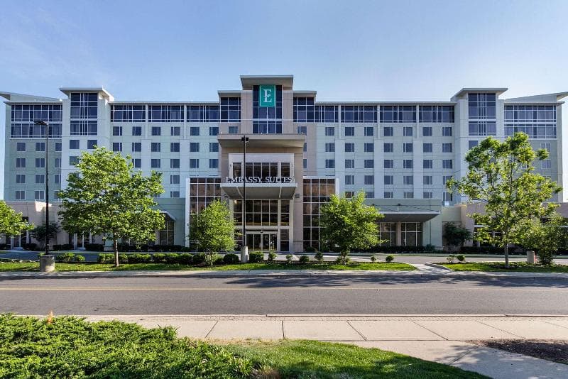 Embassy Suites by Hilton Newark Airport 2