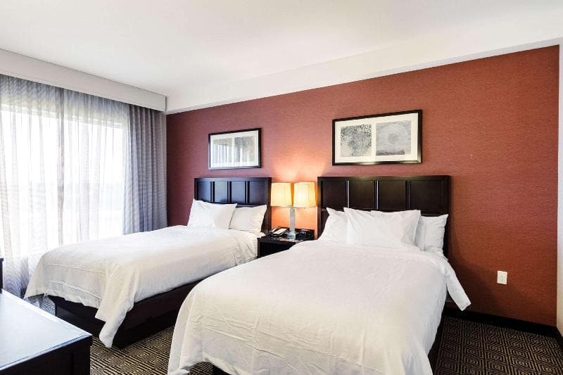 Embassy Suites by Hilton Newark Airport 5