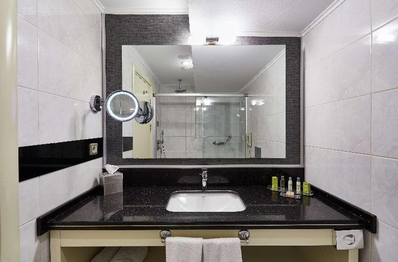 DoubleTree by Hilton Izmir - Alsancak 5