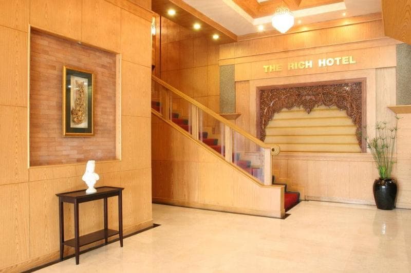 The Rich Hotel 4
