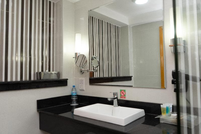 Holiday Inn Dar Es Salam 2