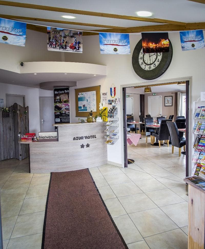 Brit Hotel Azur 4