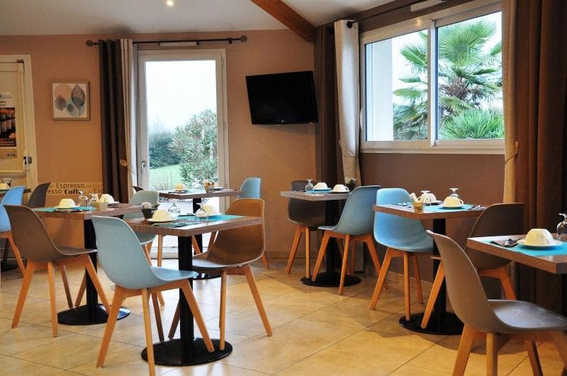 Brit Hotel Azur 5
