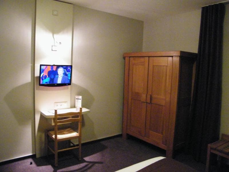 Brit Hotel Armor 4