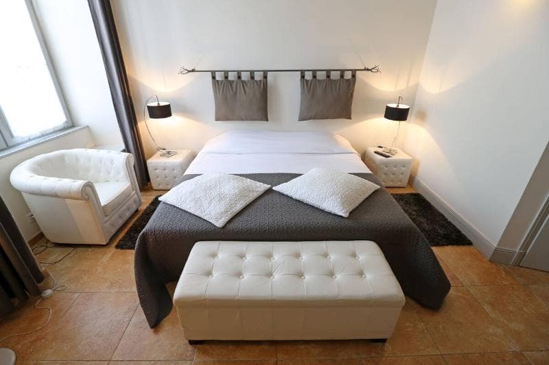 Boutique Hotel & Restaurant, Le Xii - Douze De Luynes 5