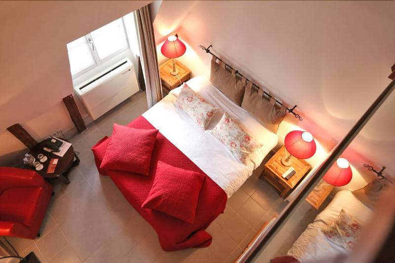 Boutique Hotel & Restaurant, Le Xii - Douze De Luynes 4