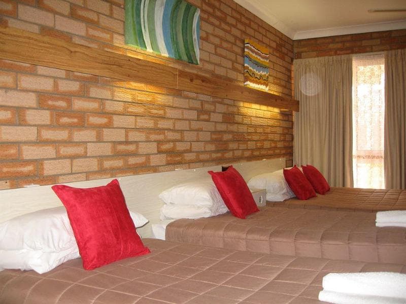 Golden Harvest Motor Inn 5