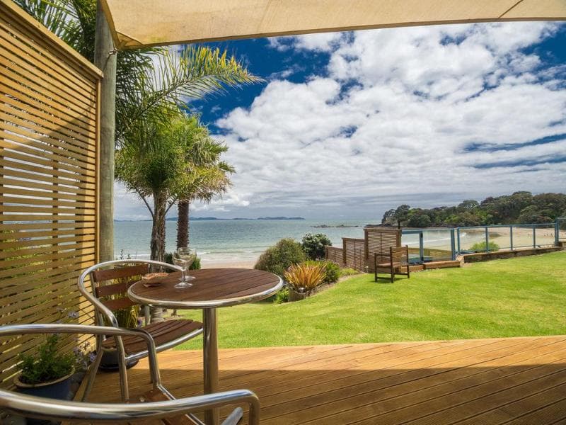 By The Bay Beachfront Apartments 4