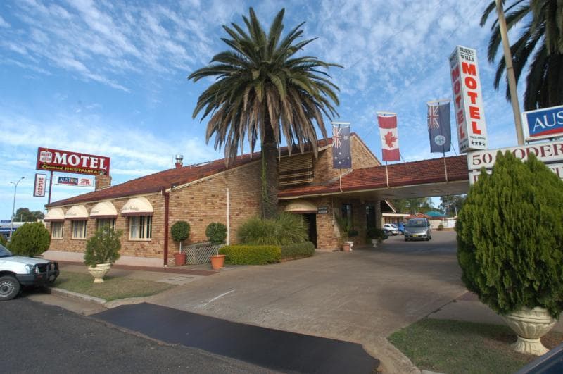Burke & Wills Motor Inn 4