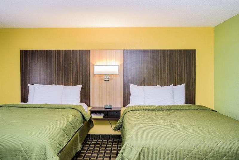 University Manor Inn 3