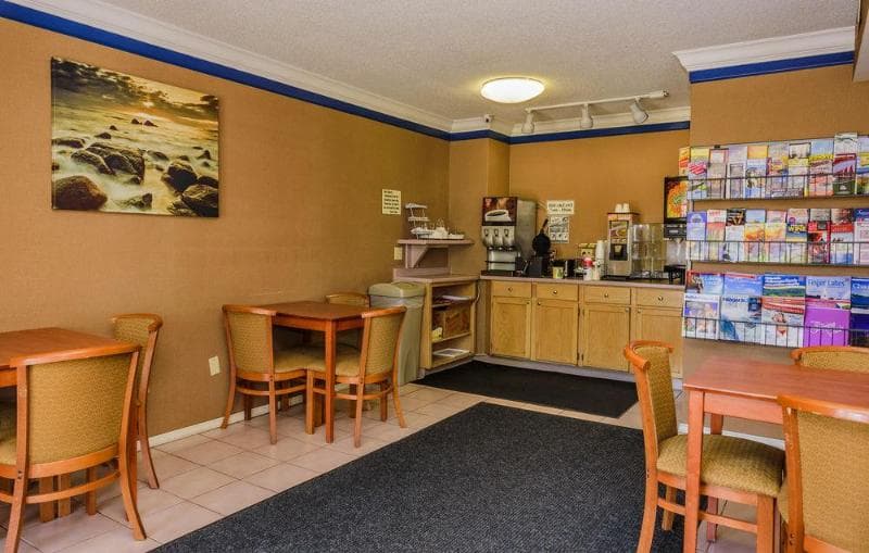 University Manor Inn 4